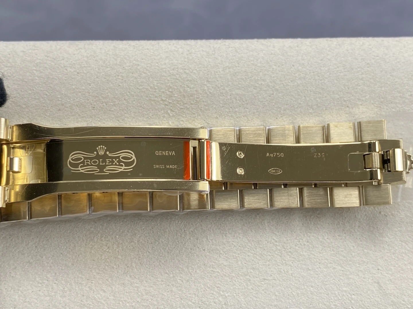 3042d04446b7b5c AMO Watch