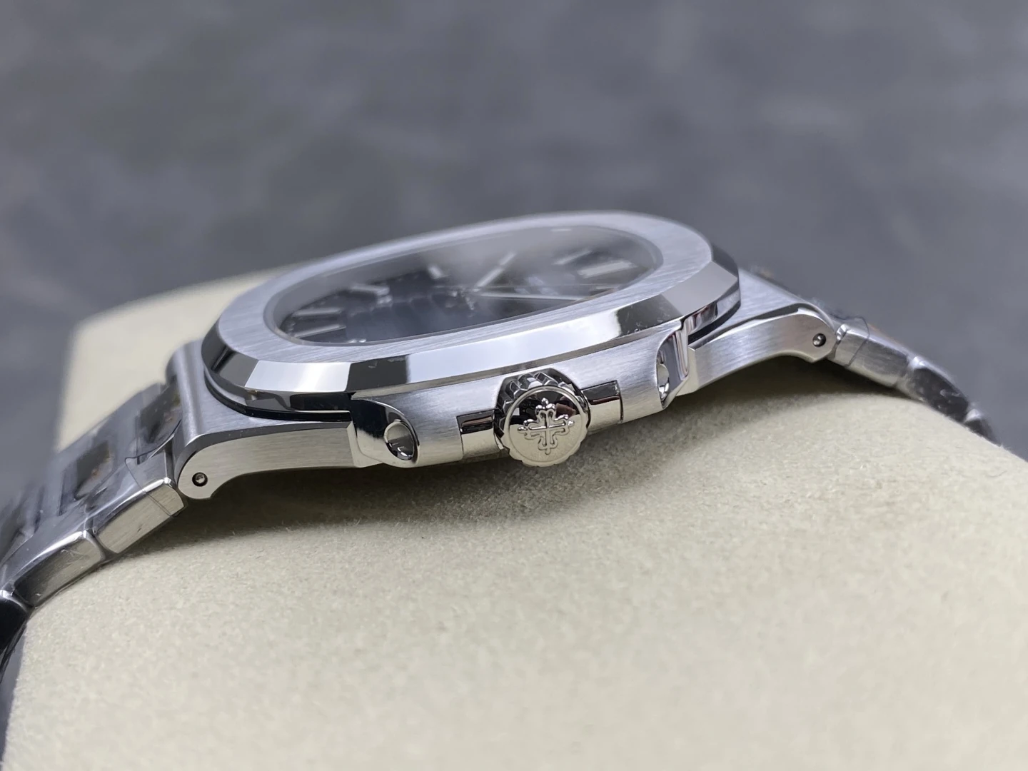 43a8926b0a2c02c AMO Watch