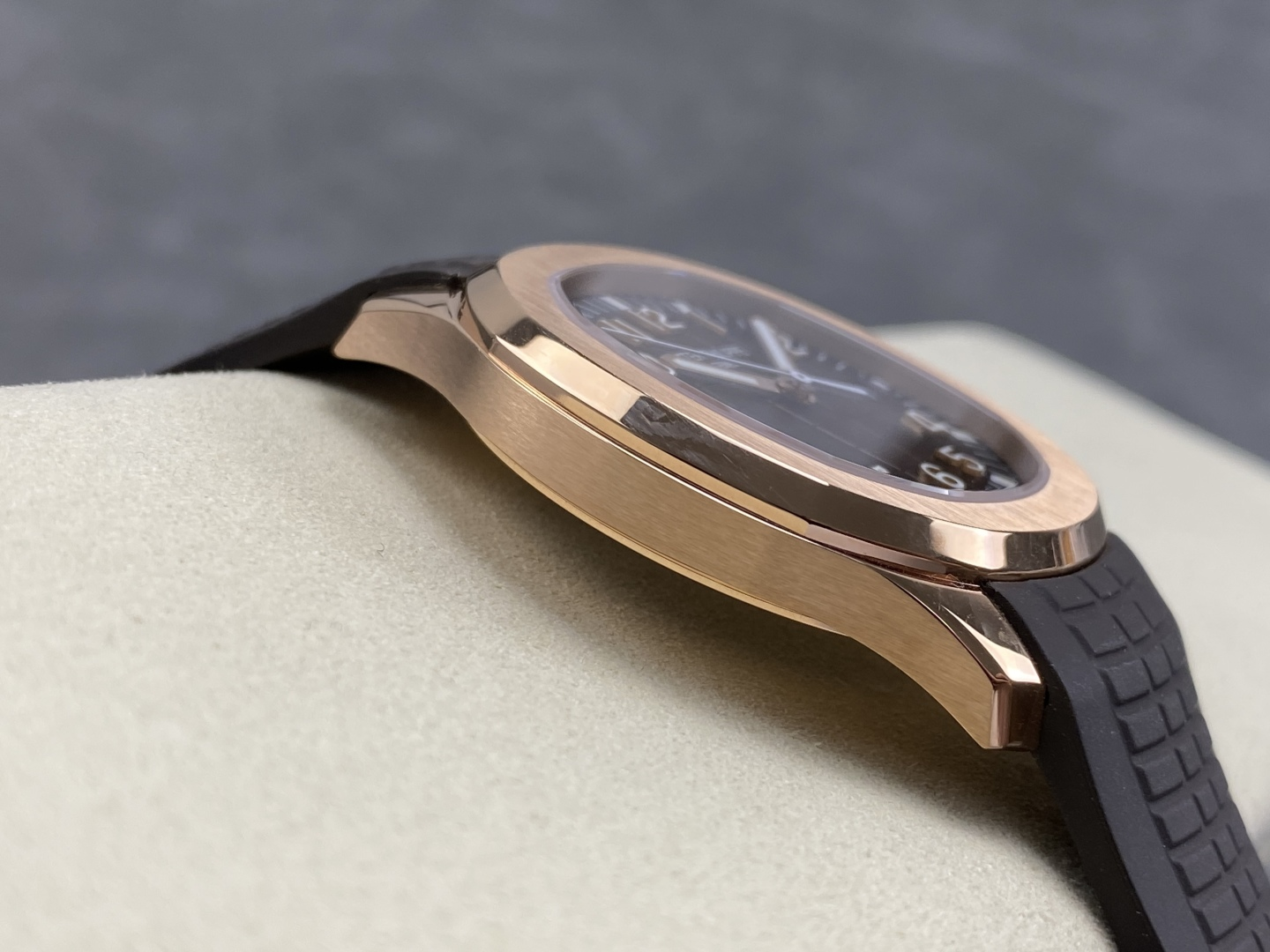 50ea3ee3175adf2 AMO Watch