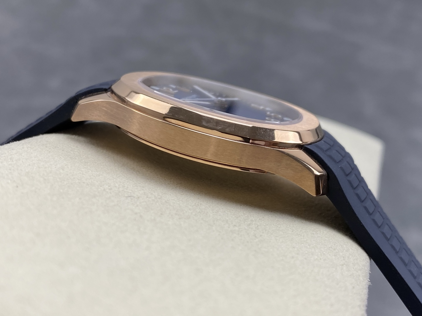 5ab0a50056d76b6 AMO Watch