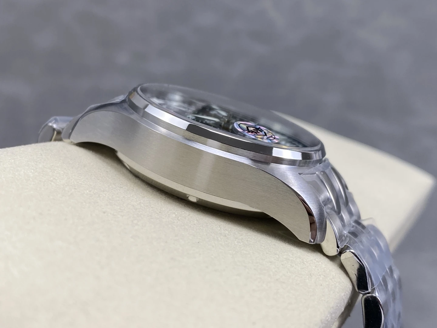 5dcb6ea3692ff8f AMO Watch