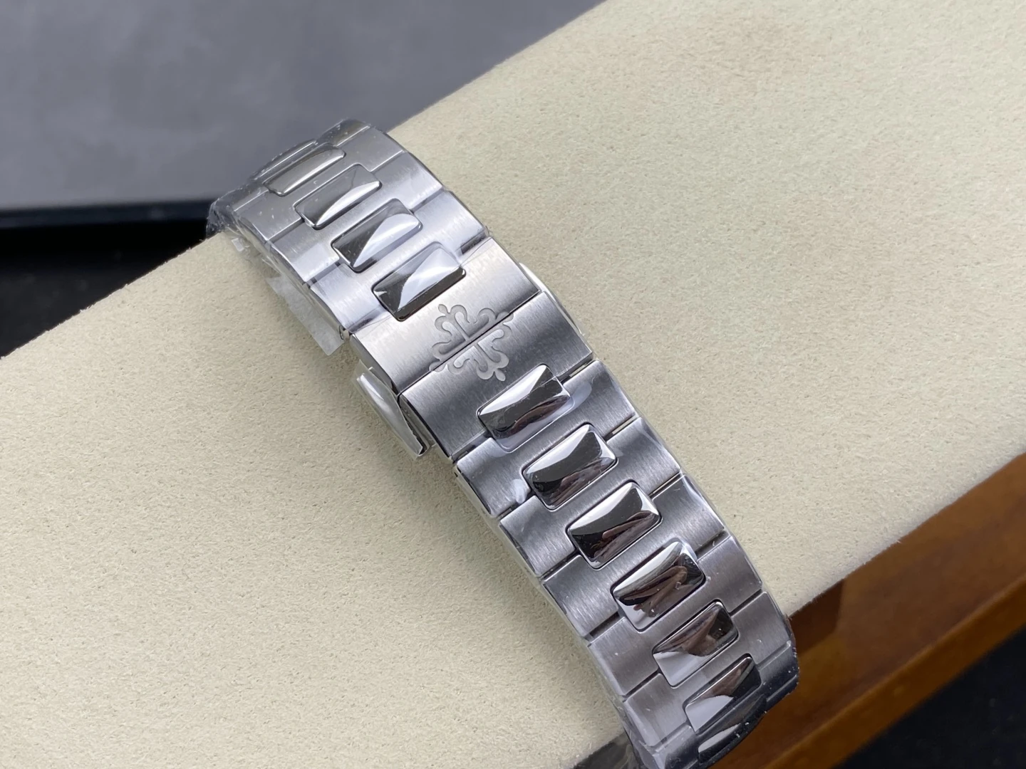 67300f79423fdd4 AMO Watch