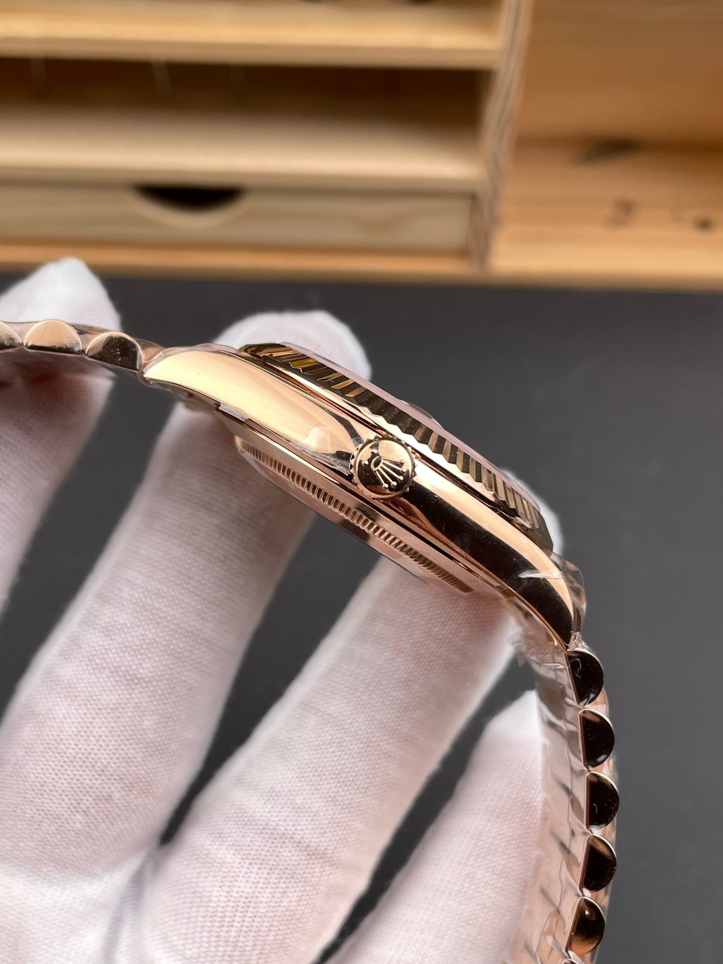 67dc330a00c2231 AMO Watch