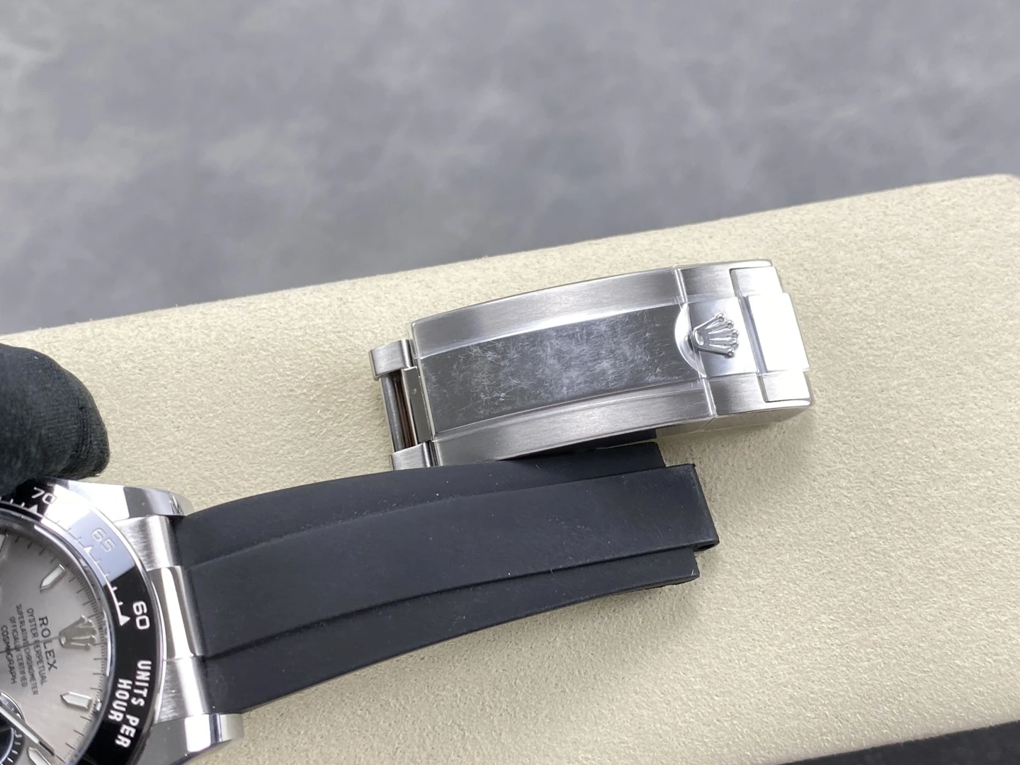 71155965d5a673e AMO Watch