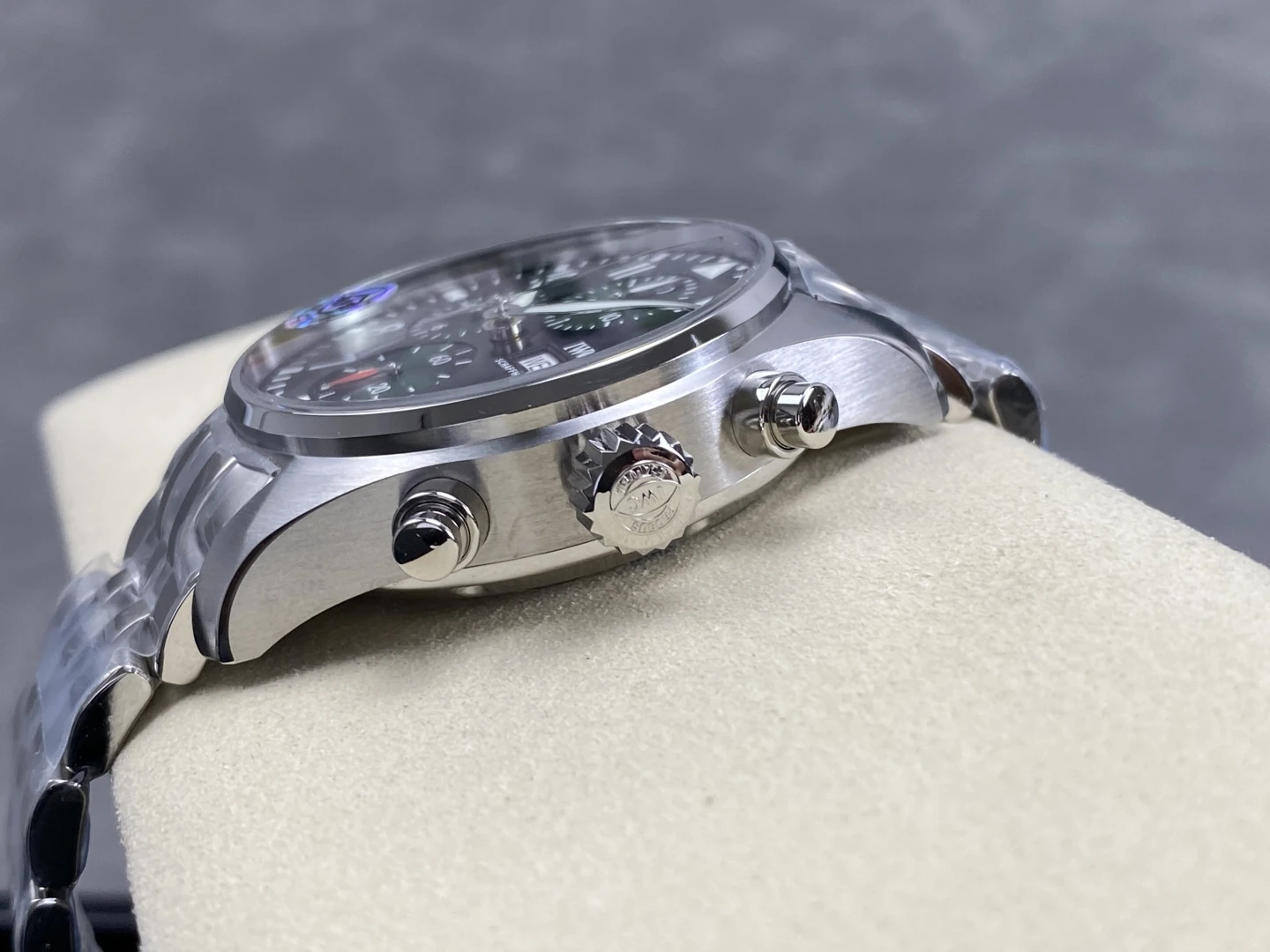 7adfc30908a6748 AMO Watch