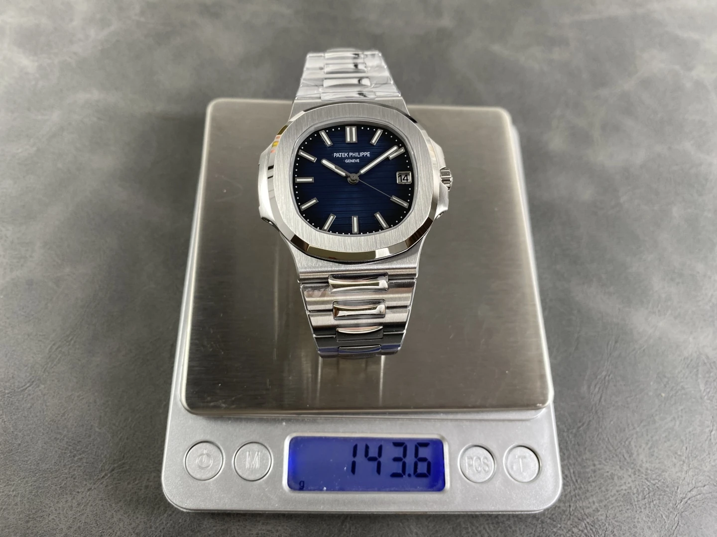 80dc520bbd9b541 AMO Watch