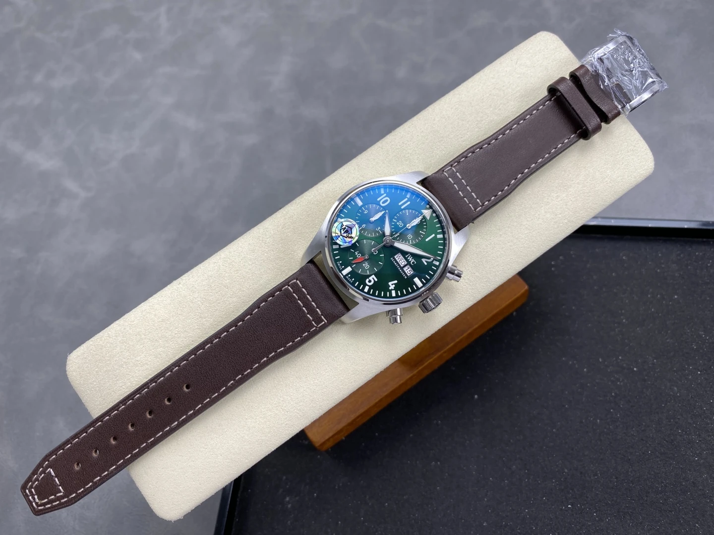 8205b12ec8987c6 AMO Watch