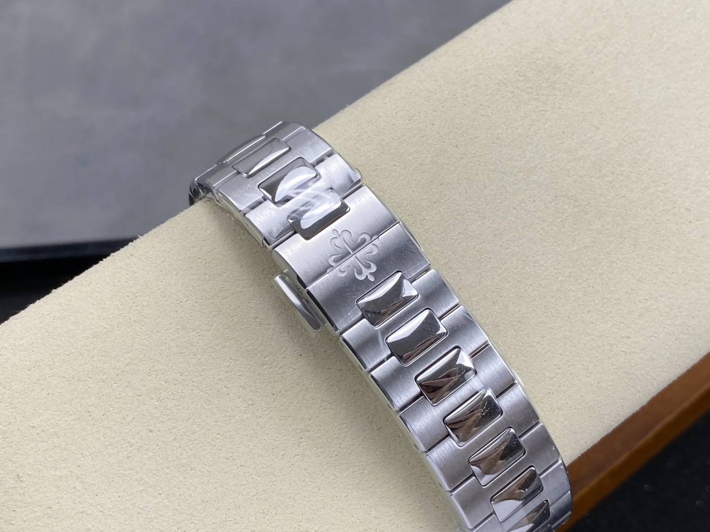 ae8e85e7028a9cf AMO Watch