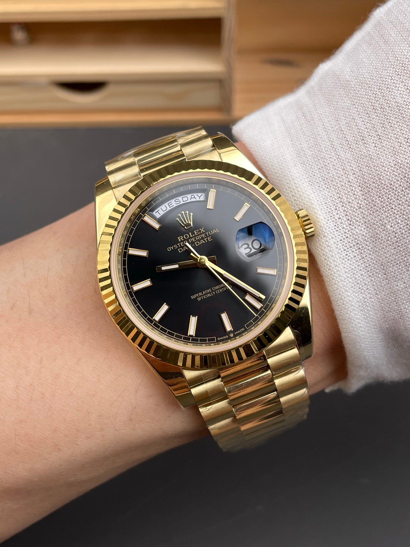 af04eb1c115b30d AMO Watch