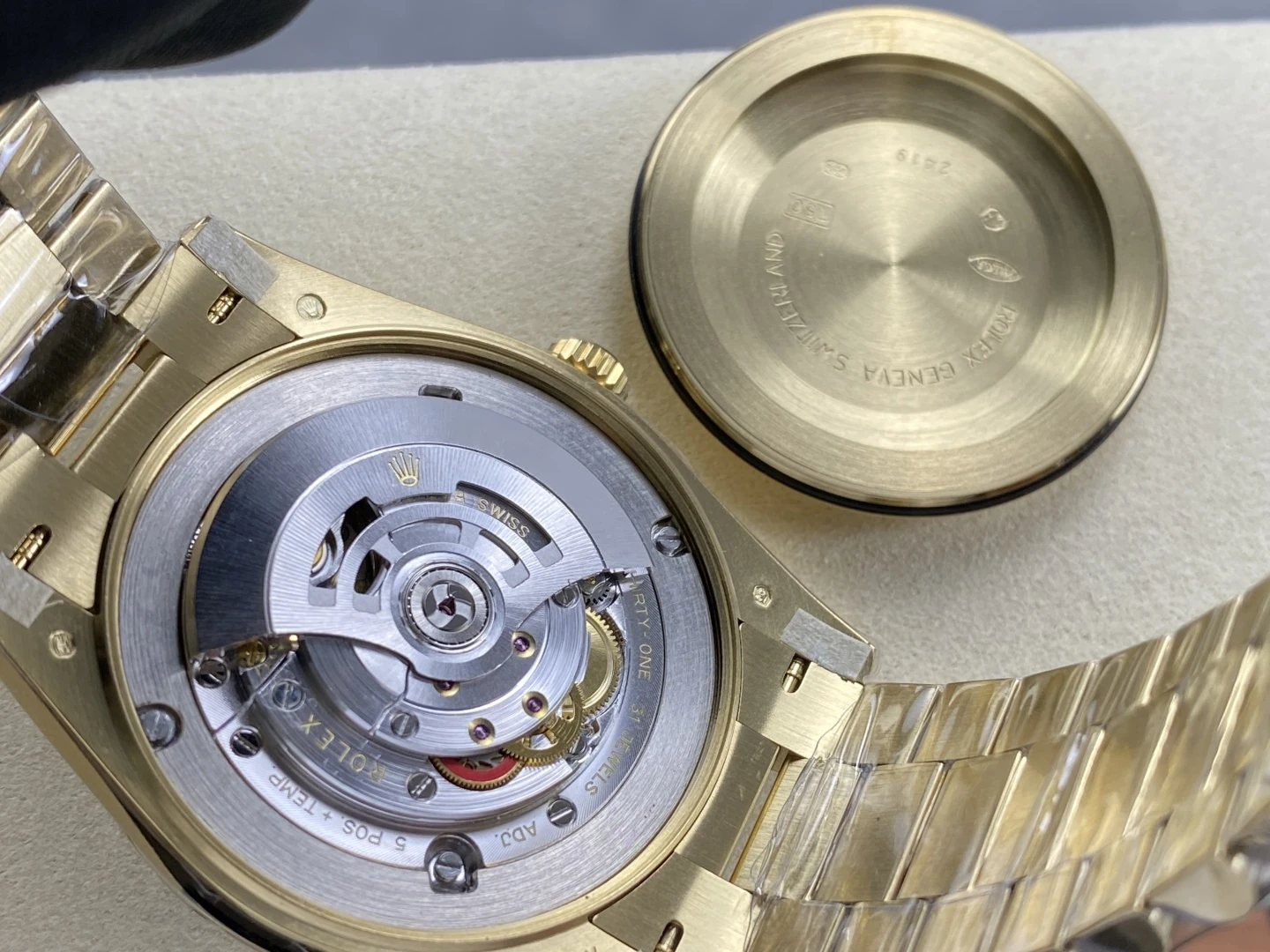 b1c0365d63d2be0 AMO Watch