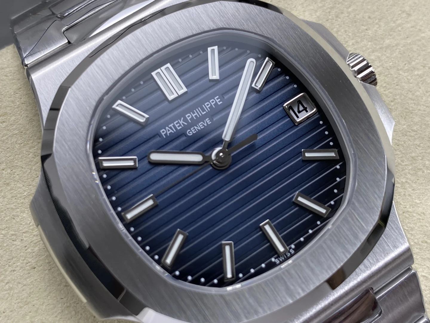 b4a441222646d45 AMO Watch