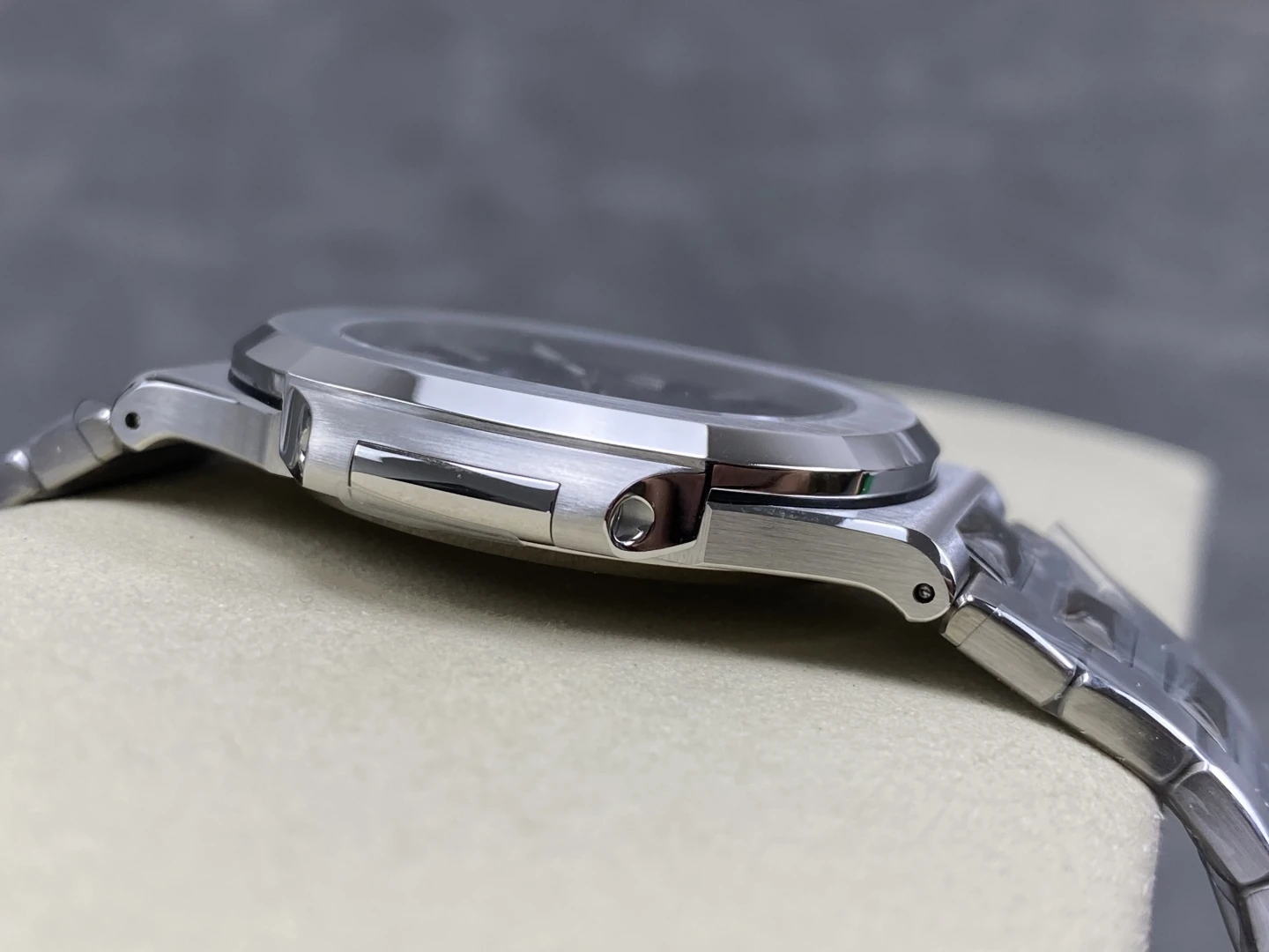 b4f257ce06a3636 AMO Watch