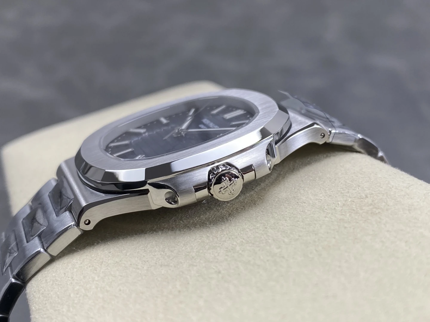 b8e90d2fbe65cc4 AMO Watch