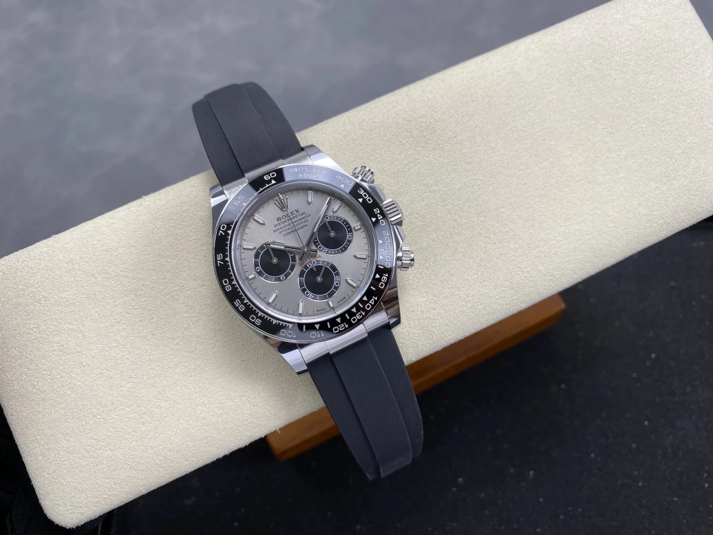 d28e7a7934acfe8 AMO Watch