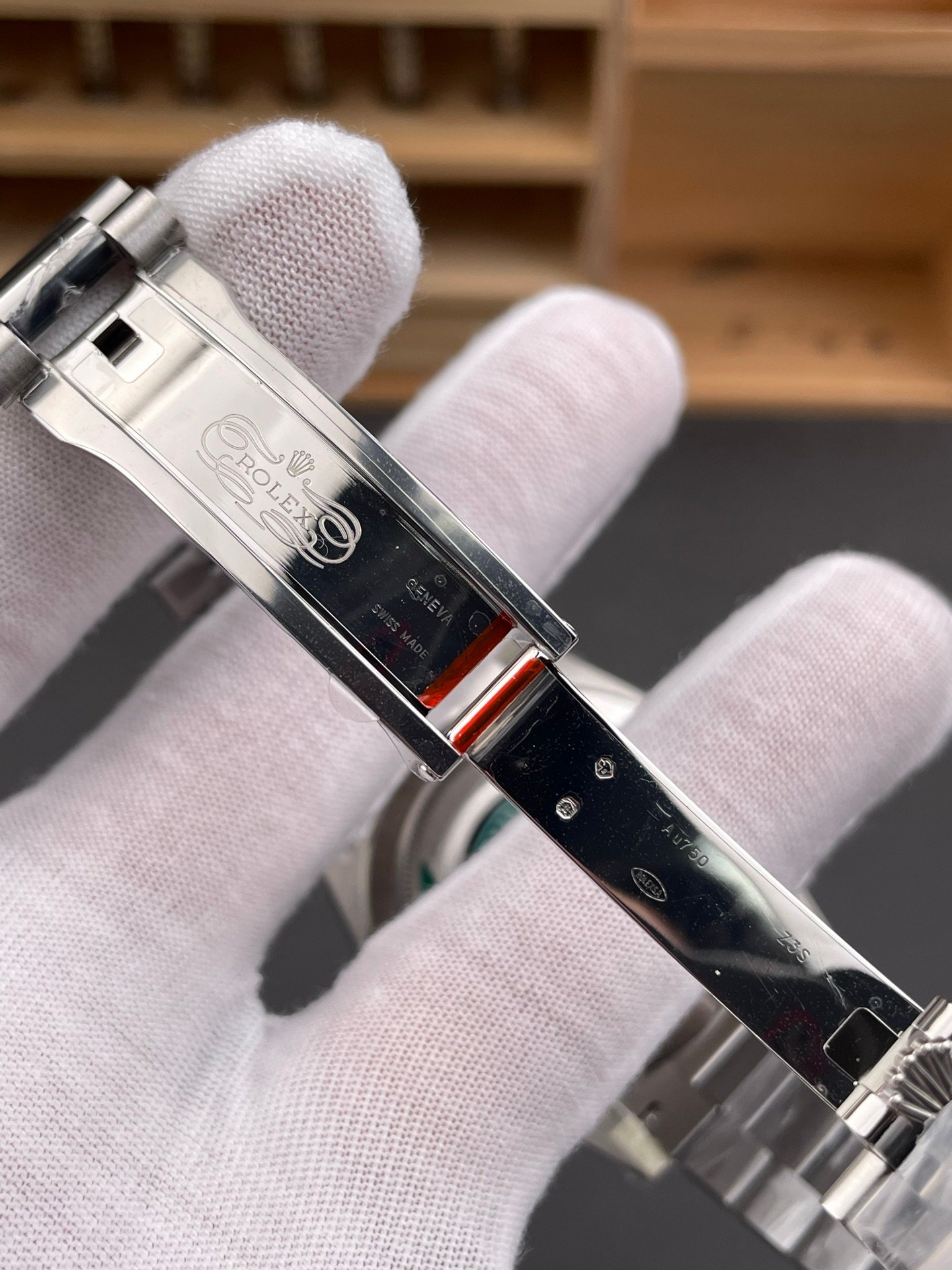 dbf4d98511d7648 AMO Watch