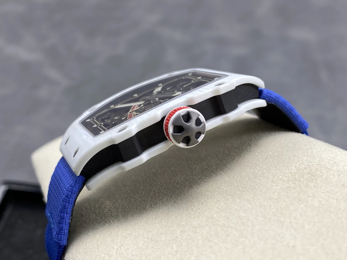 e756d83abe7627d AMO Watch