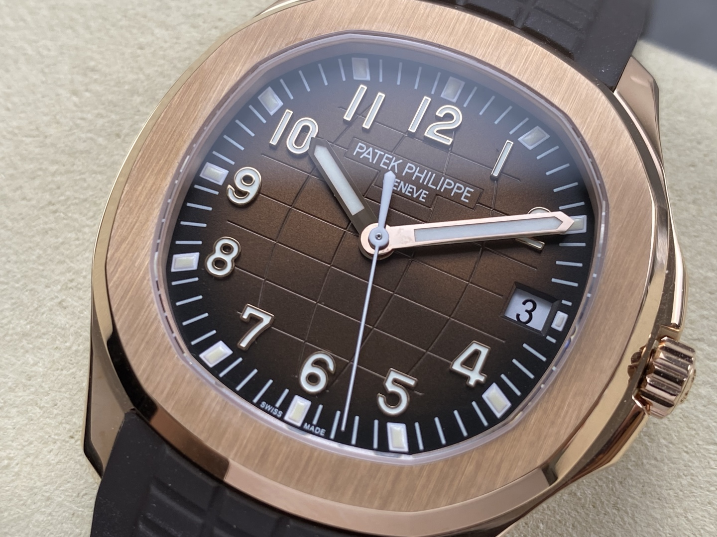 e8e82f942e8b63d AMO Watch