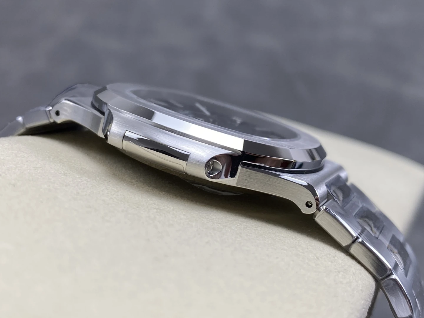 ec27cec43c3c04b AMO Watch