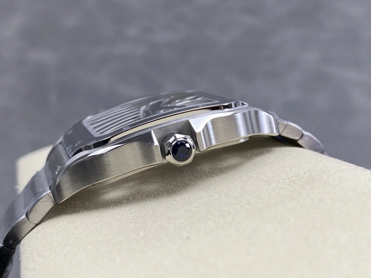ee530662096d6fc AMO Watch