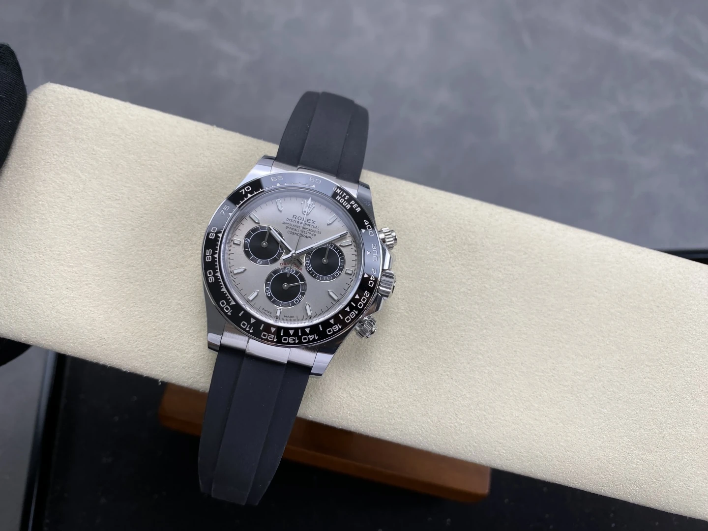 f014df55b548fac AMO Watch