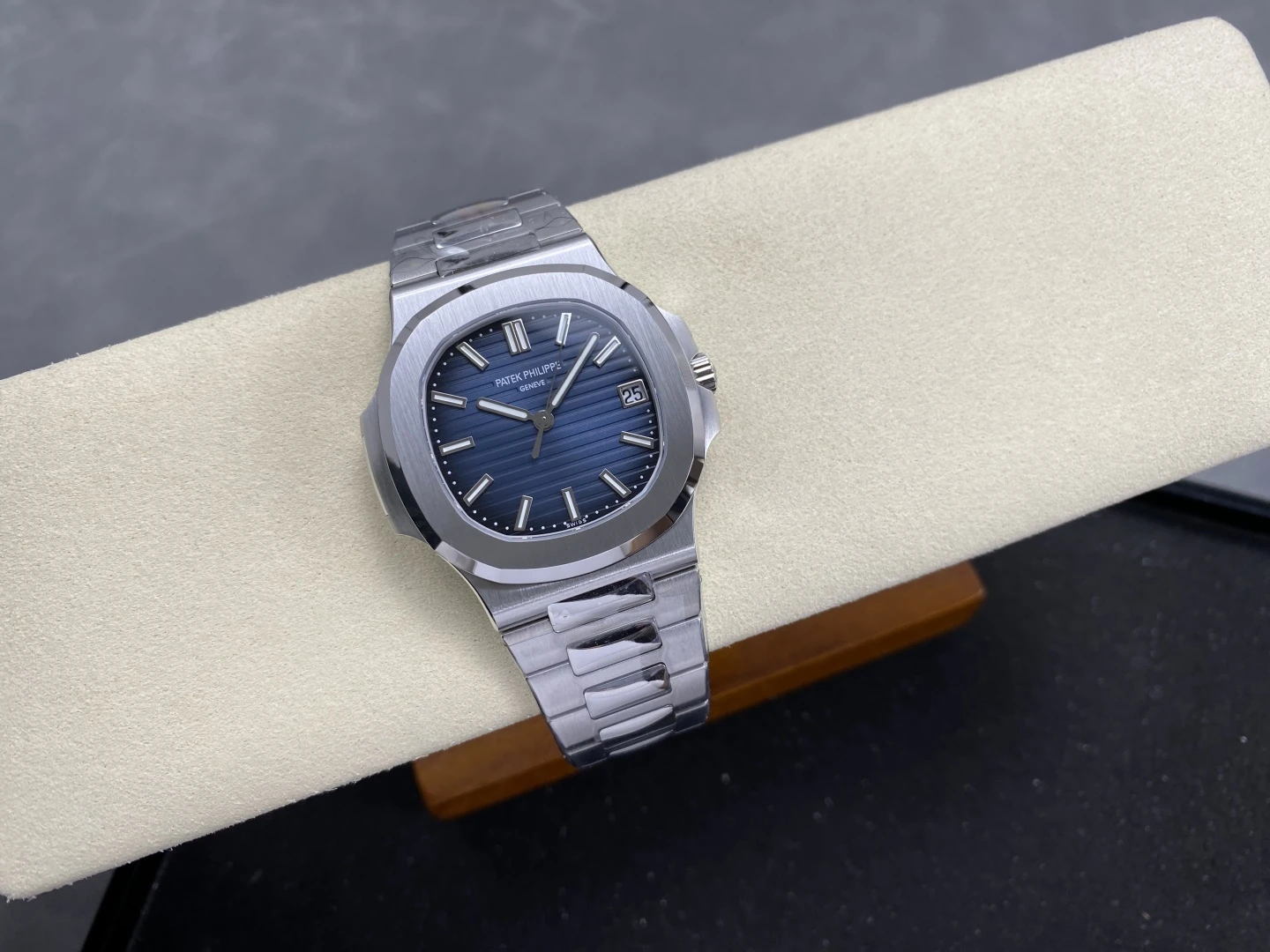 f1b3eaad64c019a AMO Watch
