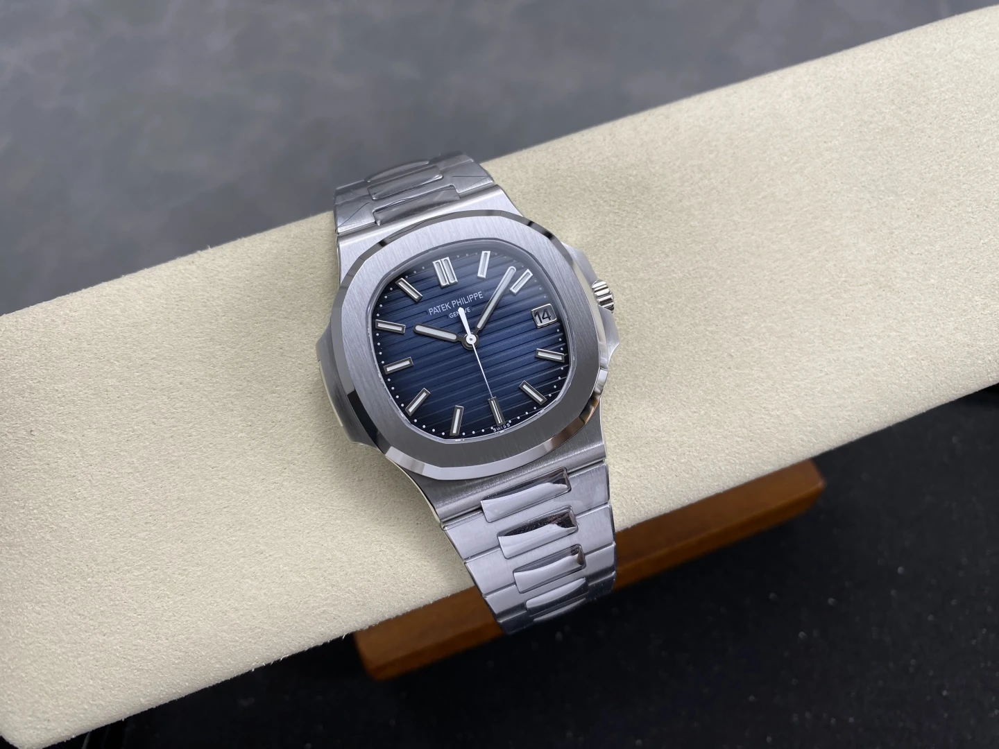 f54c444965eec40 AMO Watch