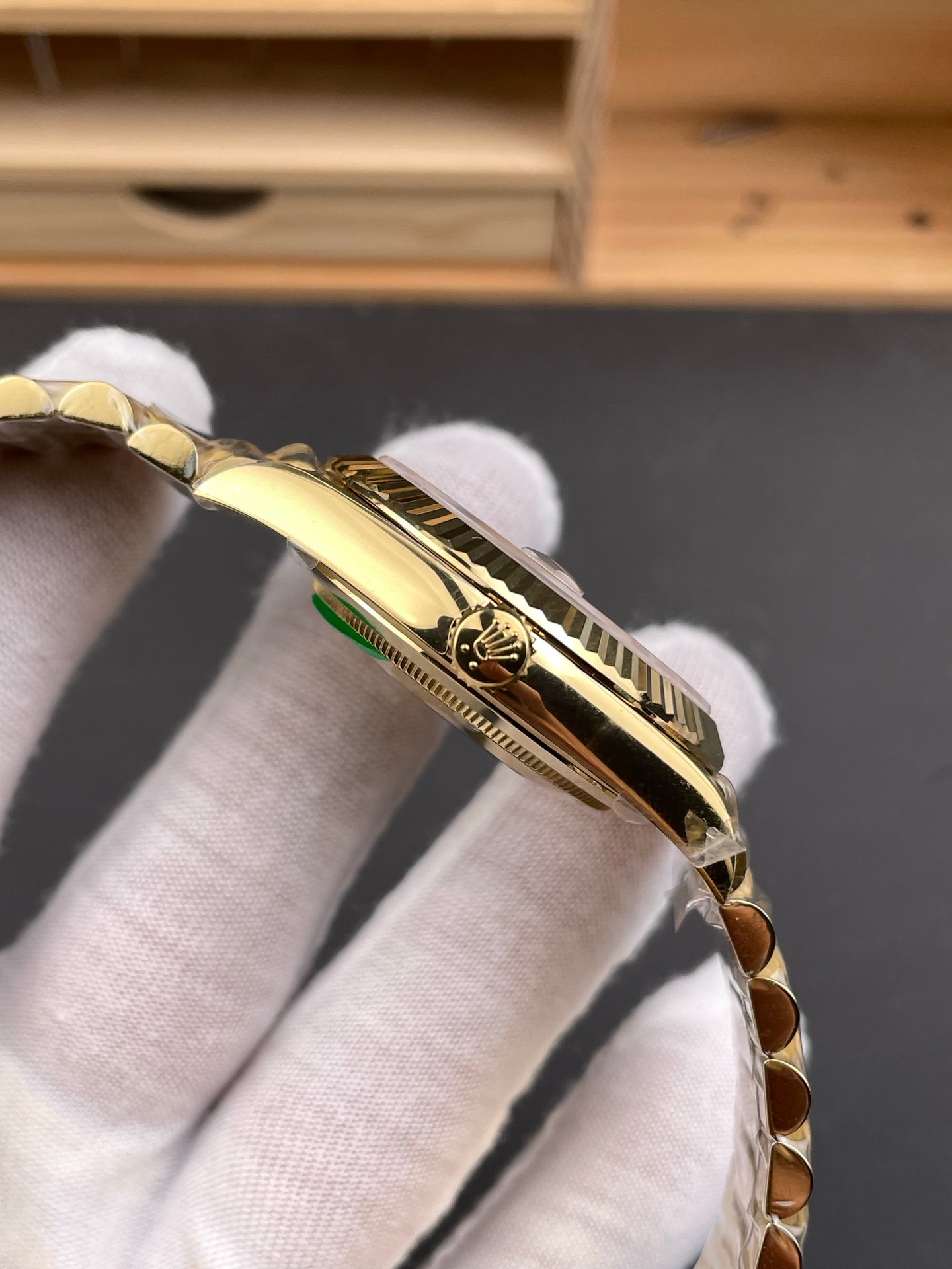 fd5c7a4523858d1 AMO Watch