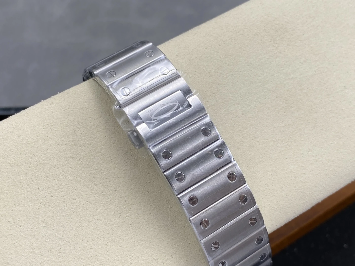 feef8f169388118 AMO Watch