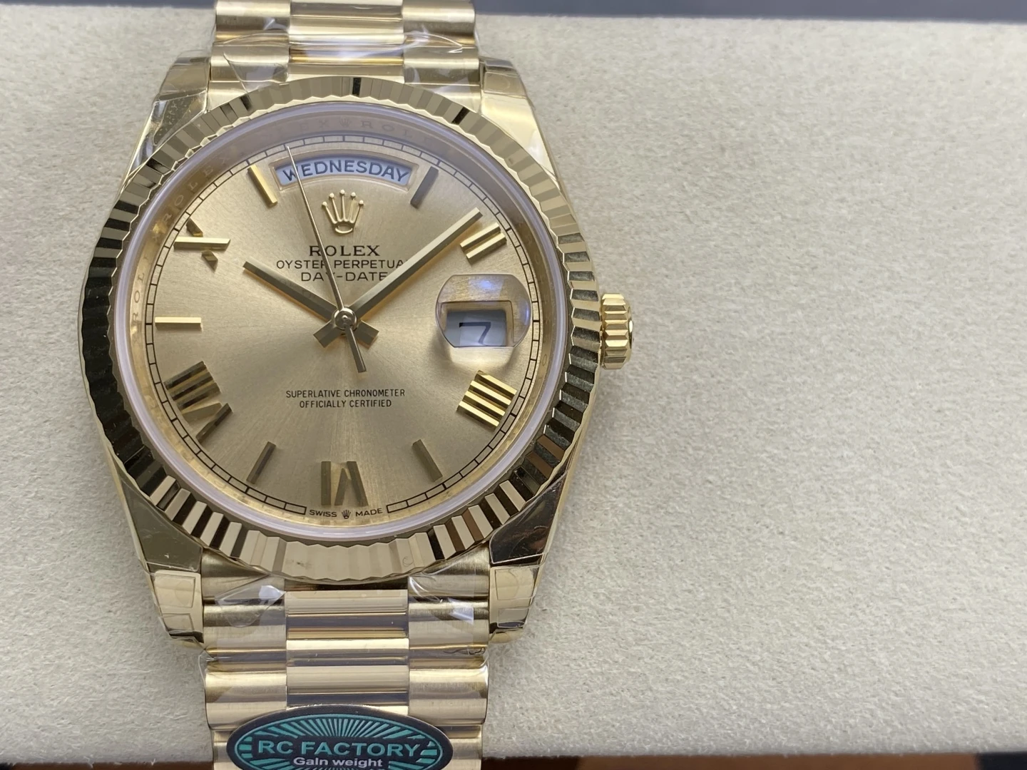 1c2c8f4d8f82846 AMO Watch