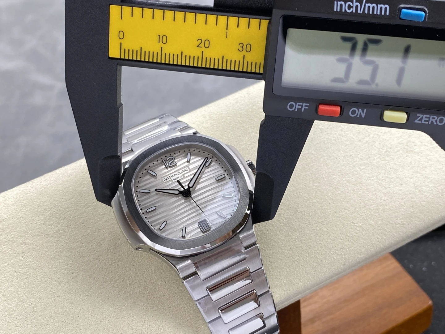 PP Nautilus 7118 Ladies DDF 1:1 Best Edition White Dial on SS Bracelet A324 Super Clone 67 1d58bce39eb3949 AMO Watch