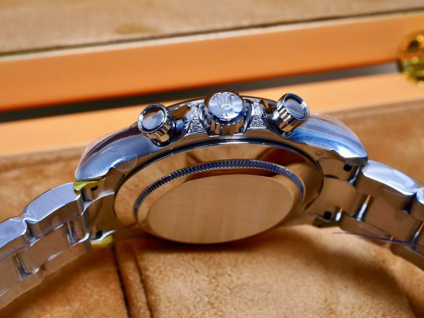 22062565f645ecf AMO Watch