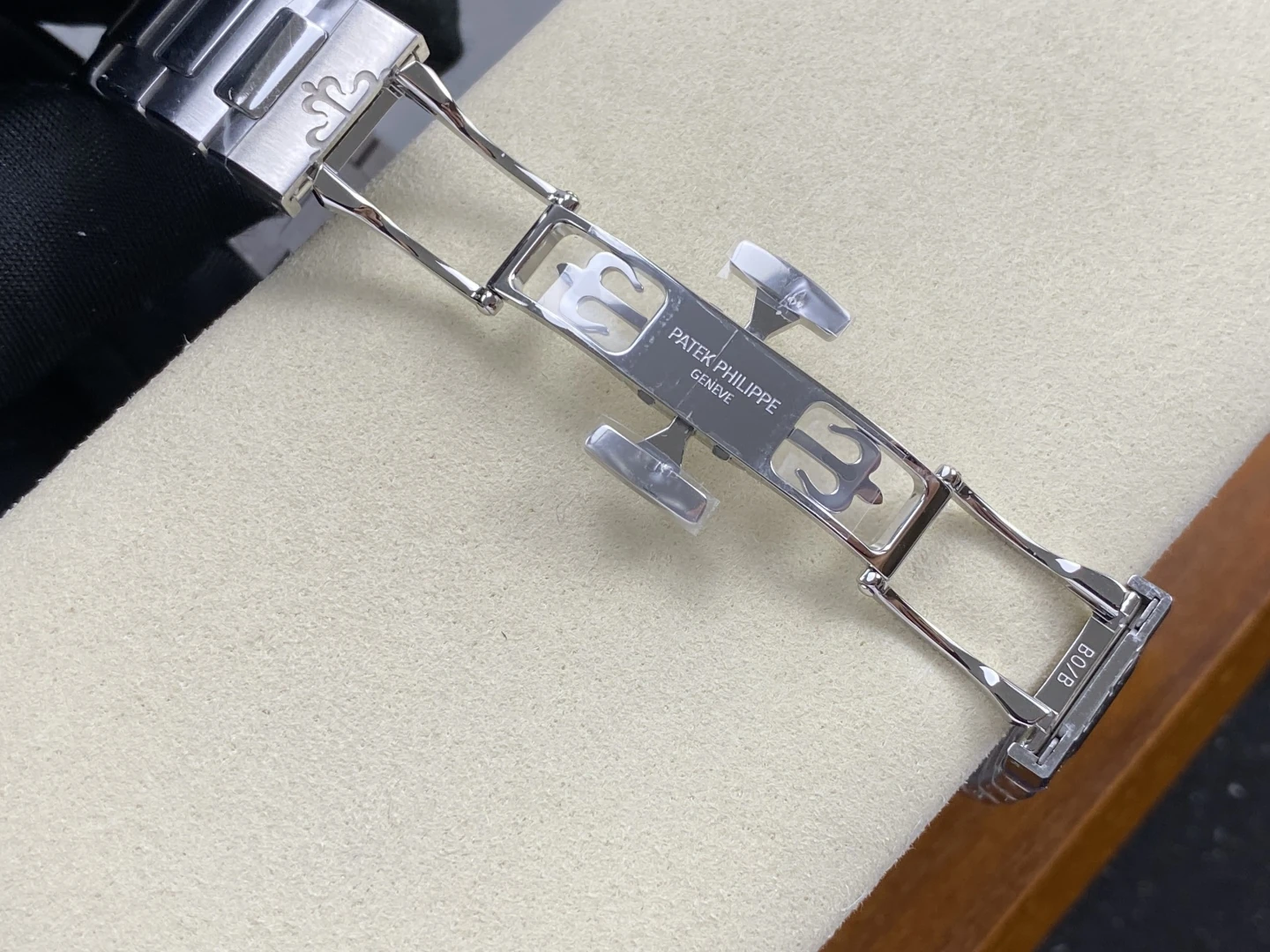 PP Nautilus 7118 Ladies DDF 1:1 Best Edition White Dial Diamonds Bezel on SS Bracelet A324 Super Clone 35 2278421afa3cffd AMO Watch