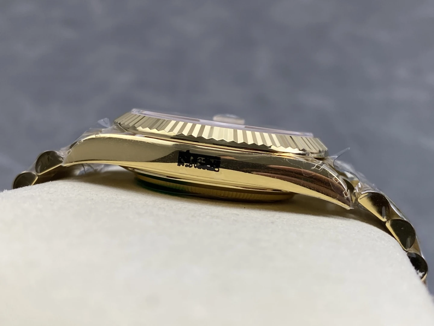 2288ec96da9fb37 AMO Watch