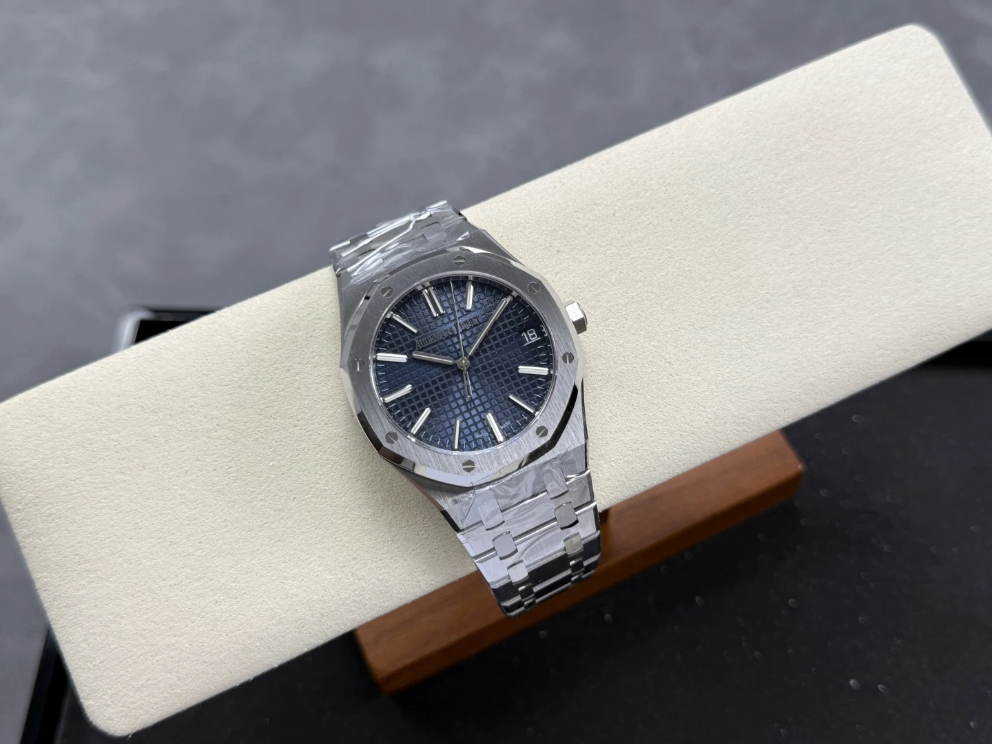 253936ad14d3145 AMO Watch