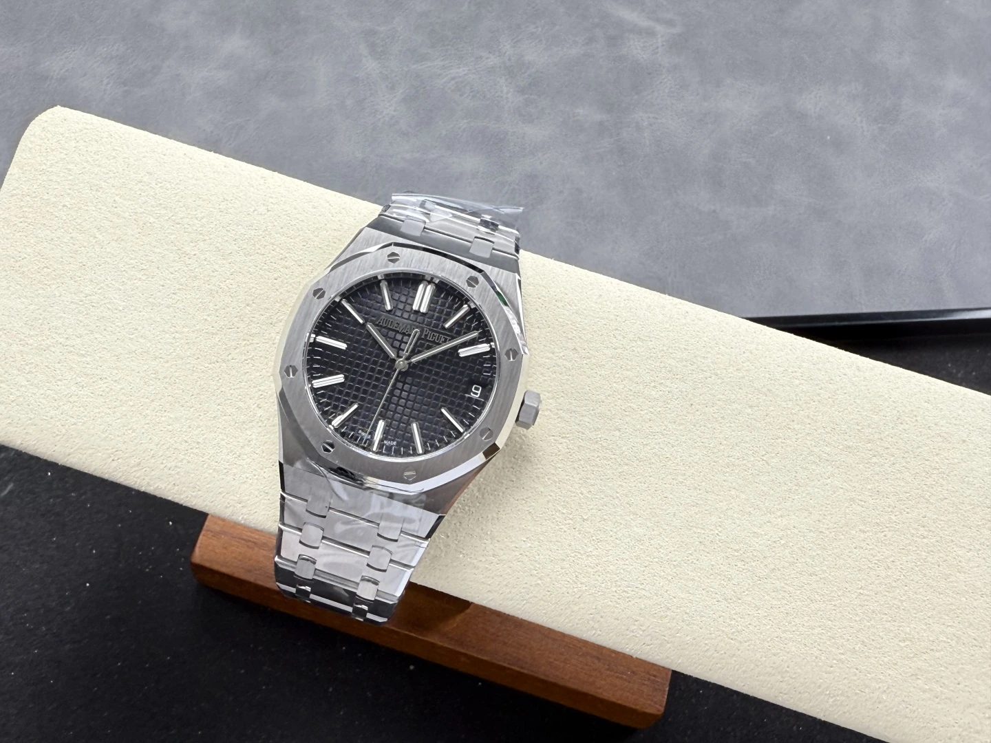 307d8b342ed521d AMO Watch