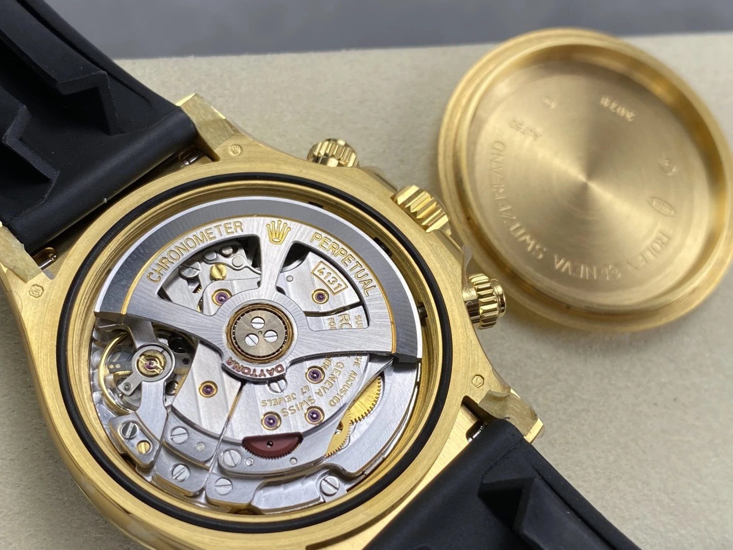 33b78d10b918b1c AMO Watch