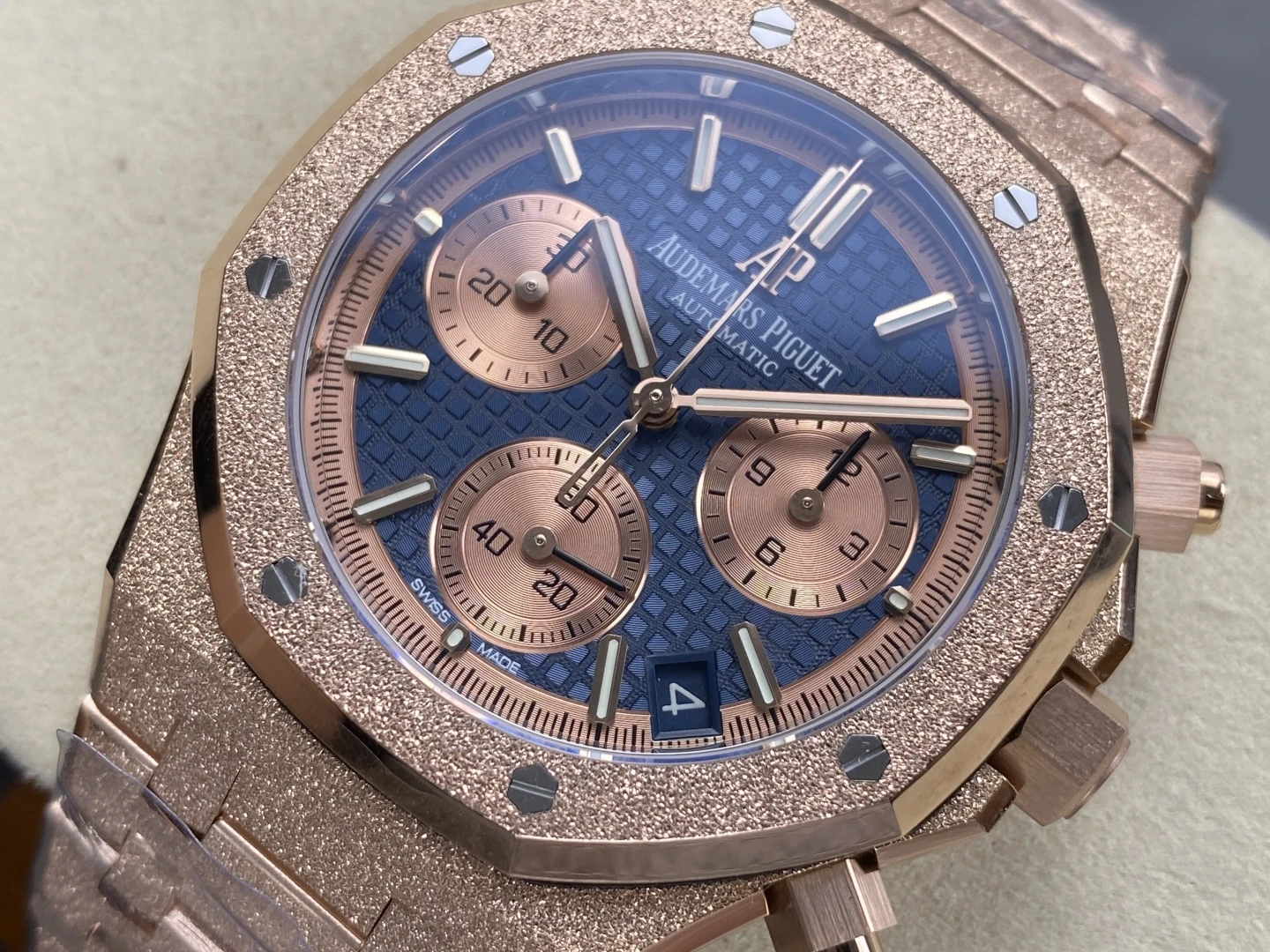 Royal Oak Chrono 26240 Frosted RG DDF 1:1 Best Edition Blue Dial on RG Bracelet DD4401 Super Clone 31 3e4cd57767eb159 AMO Watch