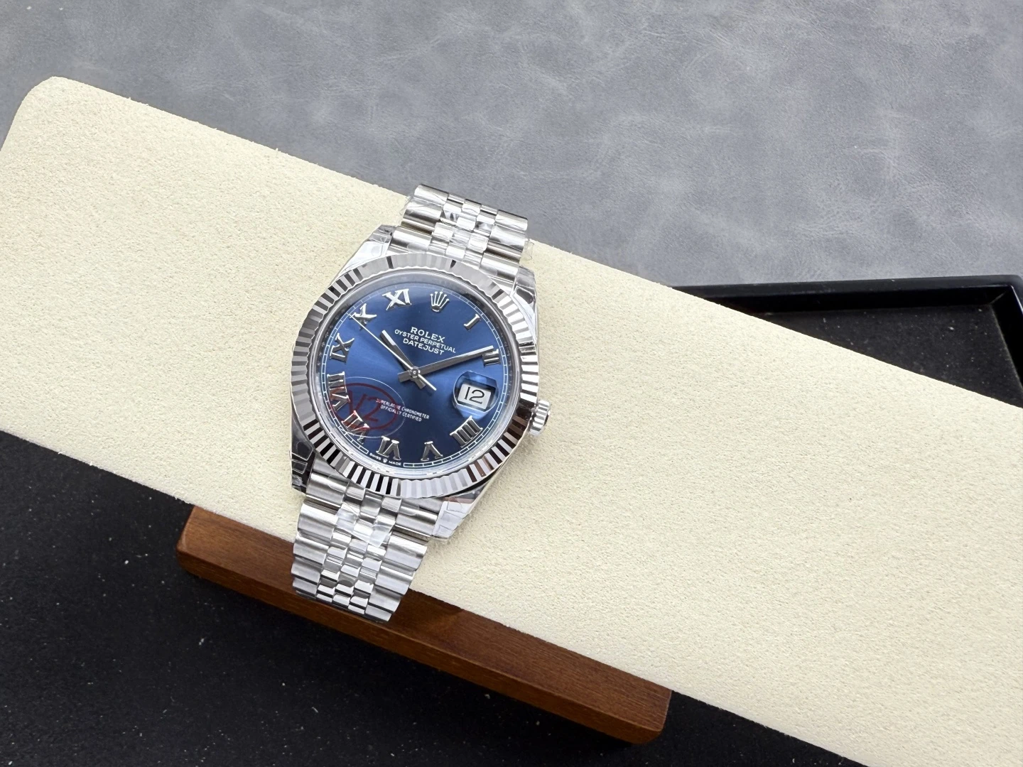 5540a2e51cad6d7 AMO Watch