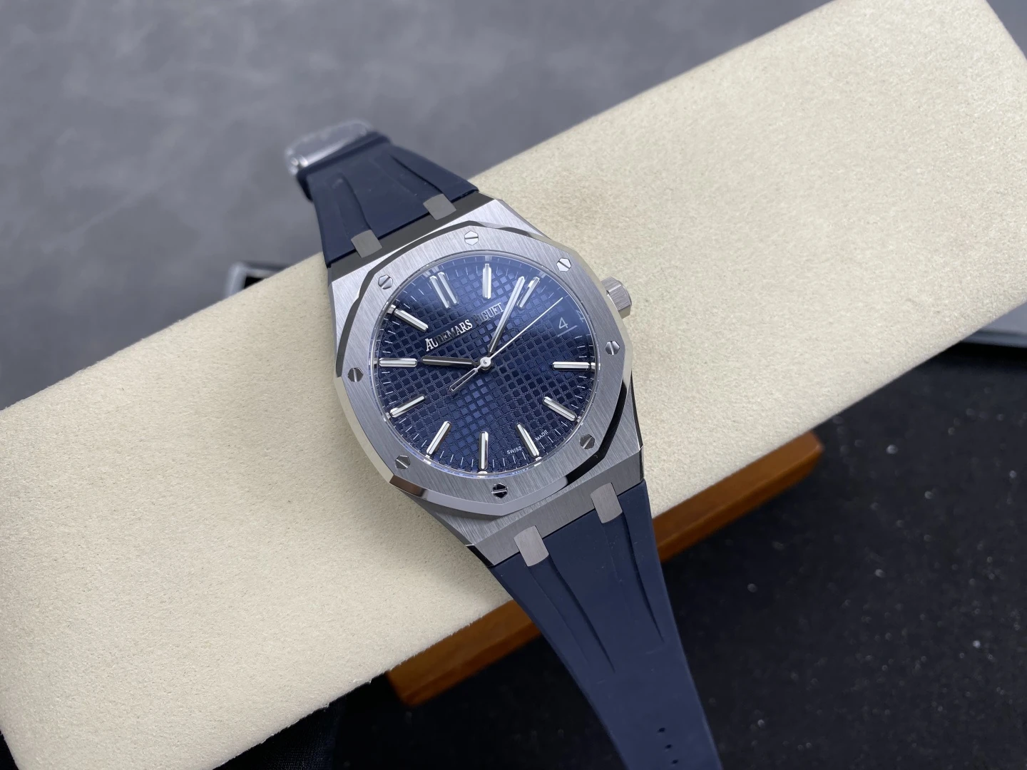 AP Royal Oak 41mm 15510ST SS DDF 1:1 Best Edition Blue Dial on Blue Rubber Strap SA4302 Super Clone 31 591474abf6ad1be AMO Watch