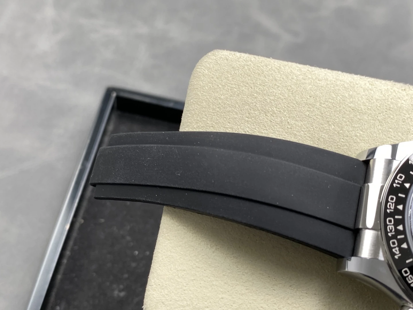 5b11495351e08cc AMO Watch