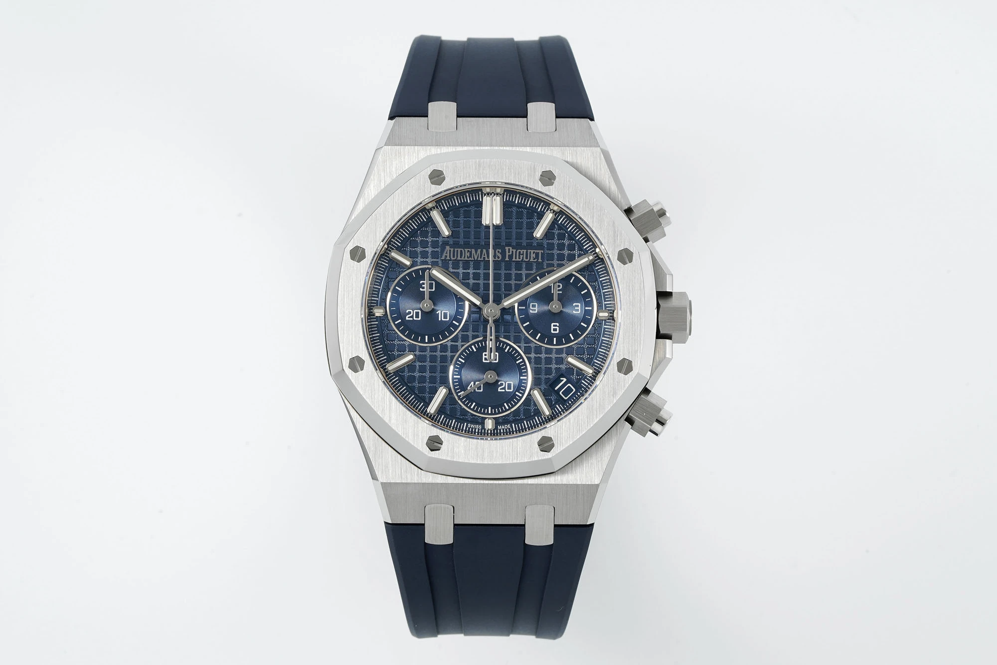 AP Royal Oak Chrono 26240 SS DDF 1:1 Best Edition Blue Dial on Blue Rubber Strap DD4401 Super Clone 19 5d190a7de760646 AMO Watch