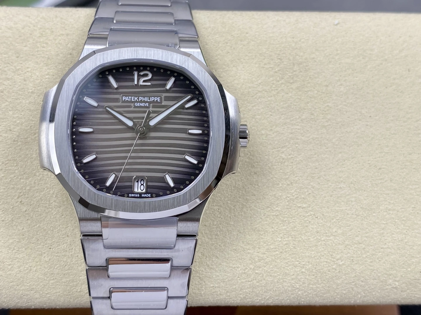 PP Nautilus 7118 Ladies DDF 1:1 Best Edition Gray Dial on SS Bracelet A324 Super Clone 29 5e094c799b210b3 AMO Watch