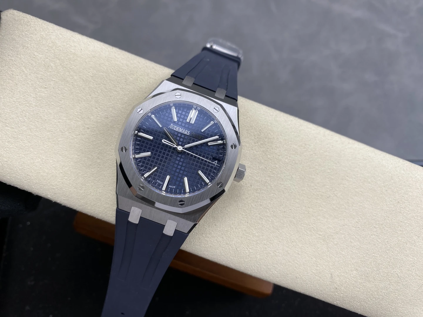 AP Royal Oak 41mm 15510ST SS DDF 1:1 Best Edition Blue Dial on Blue Rubber Strap SA4302 Super Clone 35 61487299ea46279 AMO Watch