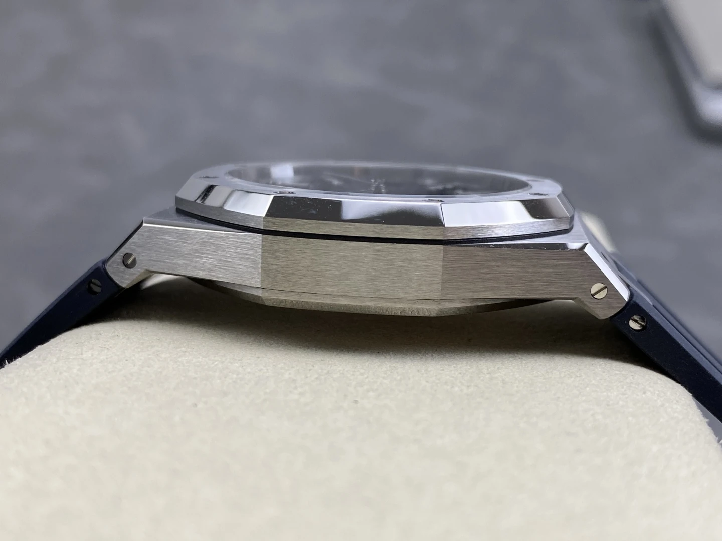 AP Royal Oak 41mm 15510ST SS DDF 1:1 Best Edition Blue Dial on Blue Rubber Strap SA4302 Super Clone 36 64a0abd7dfb5c1f AMO Watch