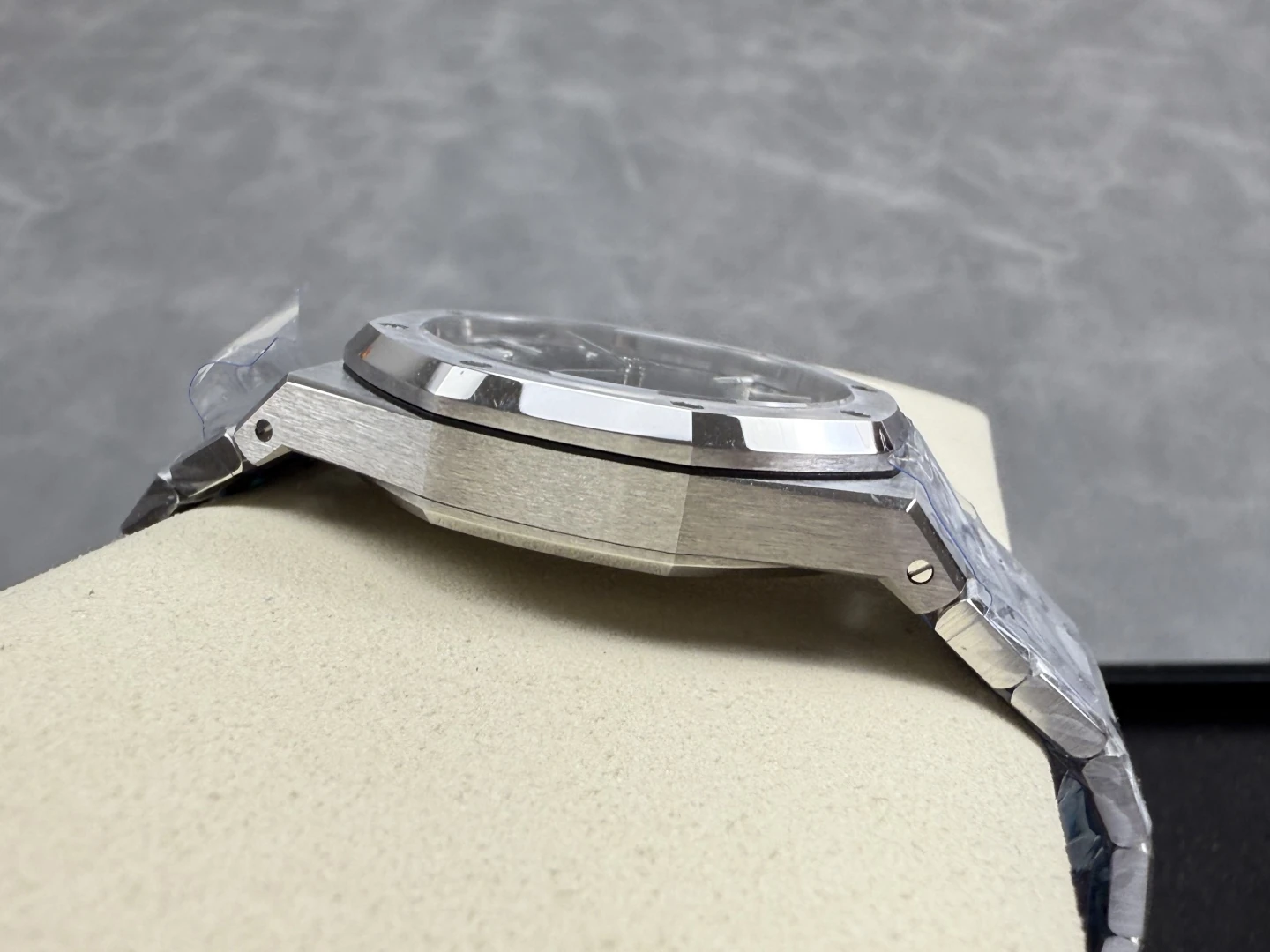 67c53227c572c6f AMO Watch