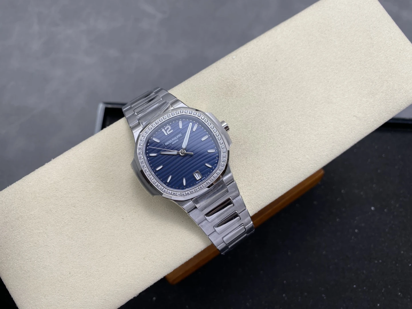 PP Nautilus 7118 Ladies DDF 1:1 Best Edition Blue Dial Diamonds Bezel on SS Bracelet A324 Super Clone 32 6e365c892e87d5a AMO Watch