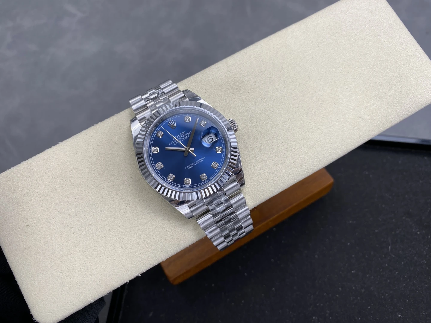 7f2160696c57ac3 AMO Watch