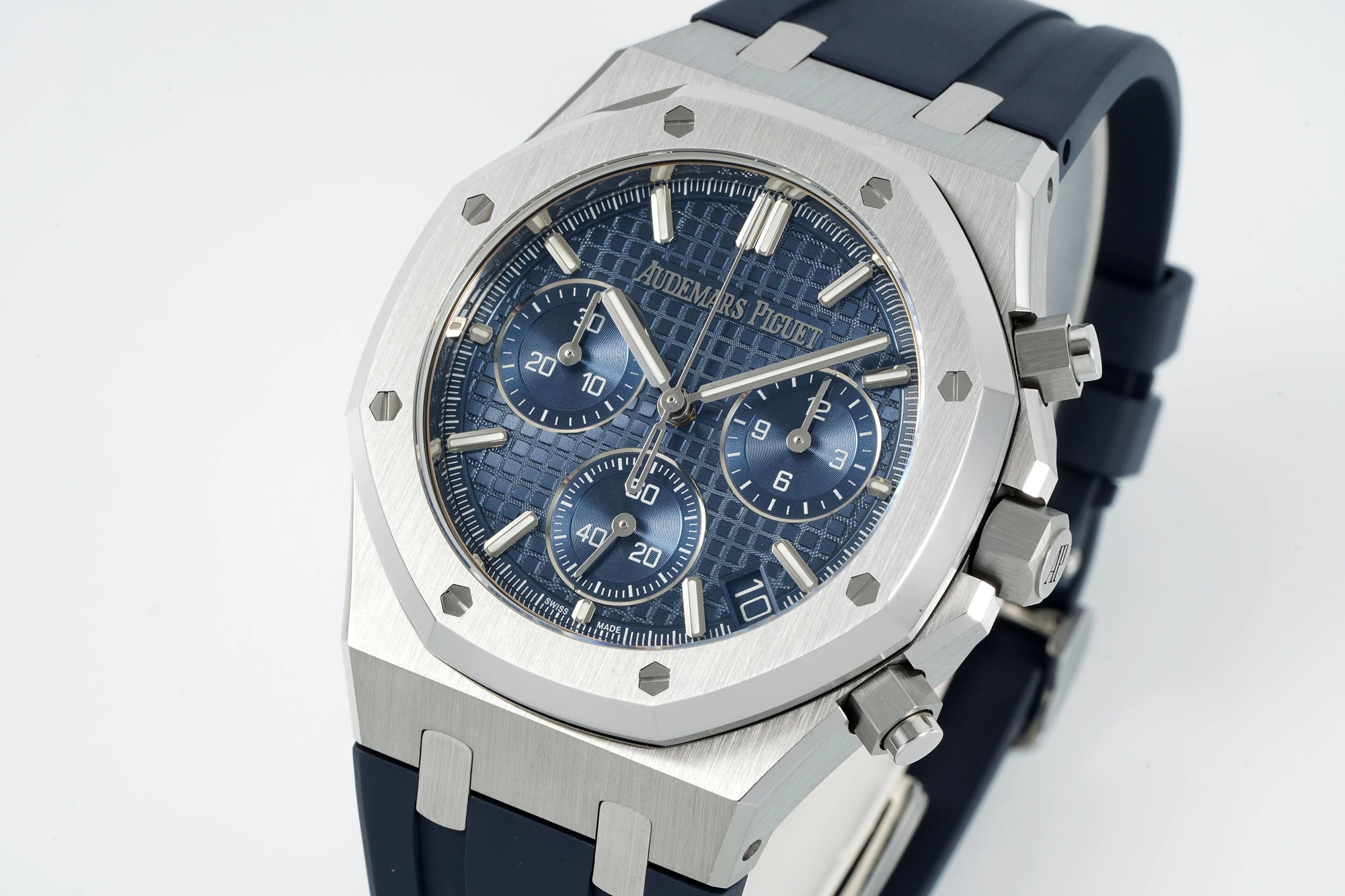 AP Royal Oak Chrono 26240 SS DDF 1:1 Best Edition Blue Dial on Blue Rubber Strap DD4401 Super Clone 20 80ba6725696214e AMO Watch
