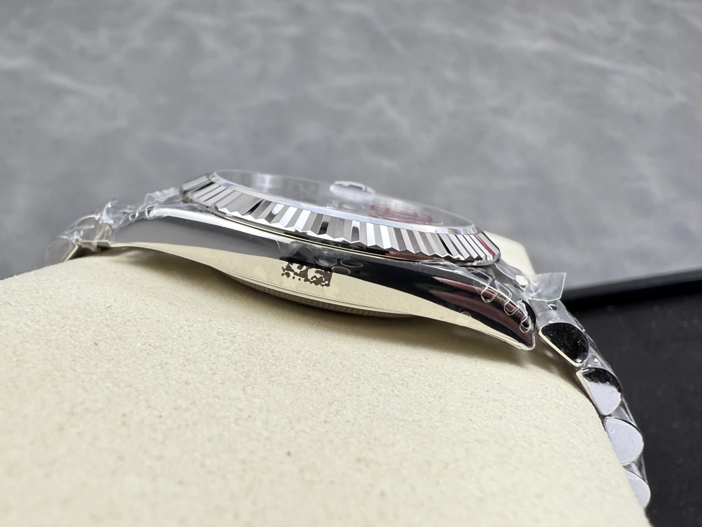 83fdbe40a5c1f18 AMO Watch