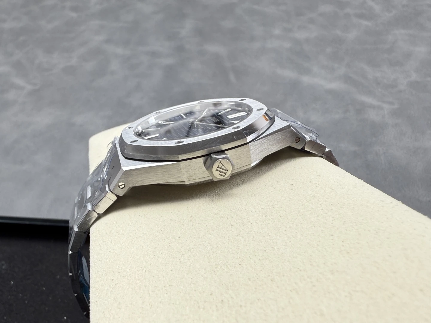 860f040b8c9d725 AMO Watch